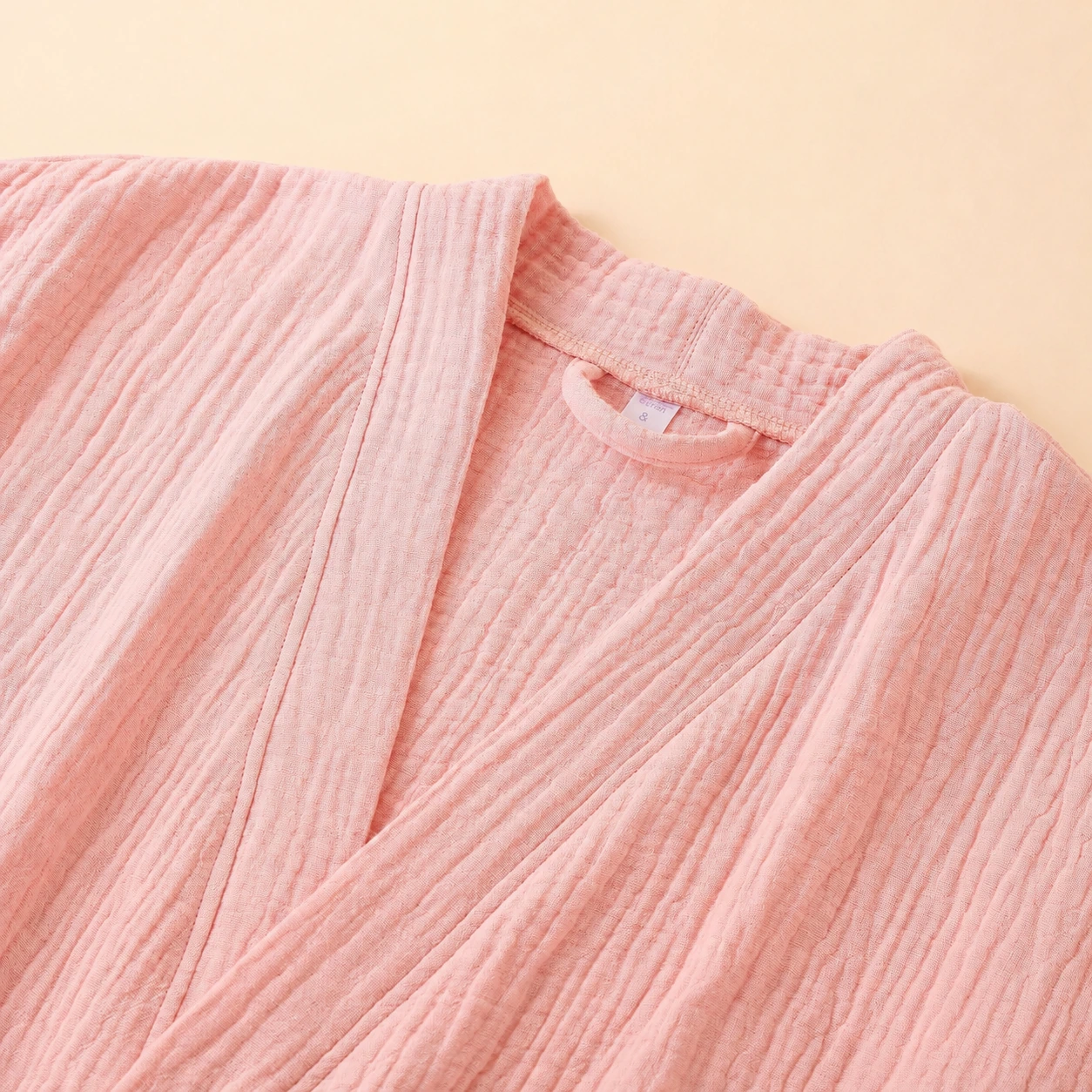 领口细节 / Collar Detail